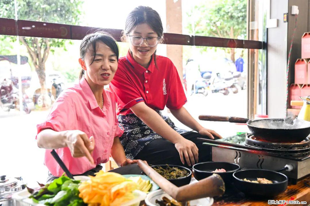 全网追的“扁担女孩”，找了一份暑假工，时薪12元 - 汕头生活资讯 - 汕头28生活网 st.28life.net